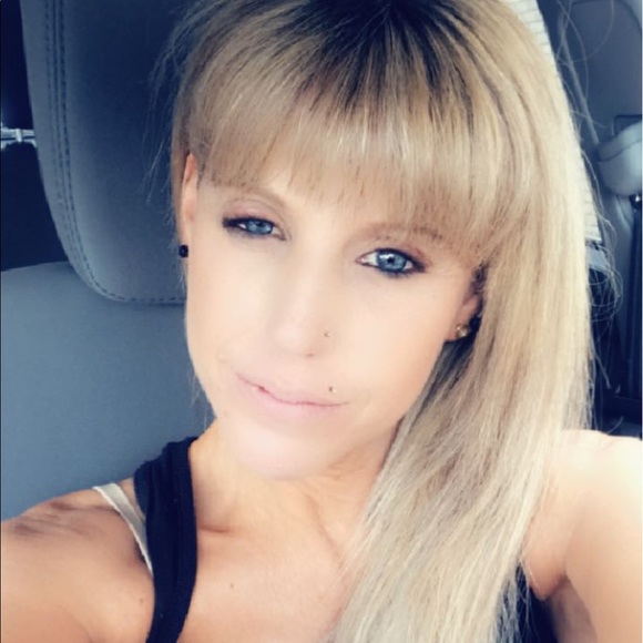 Meet your Posher, Cindy - Picture 2 of 2